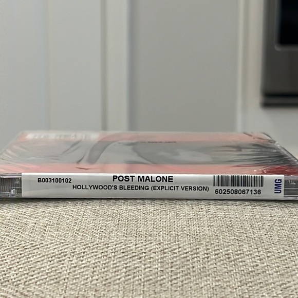 Post Malone-Hollywood's Bleeding(explicit version) - Picture 3 of 3